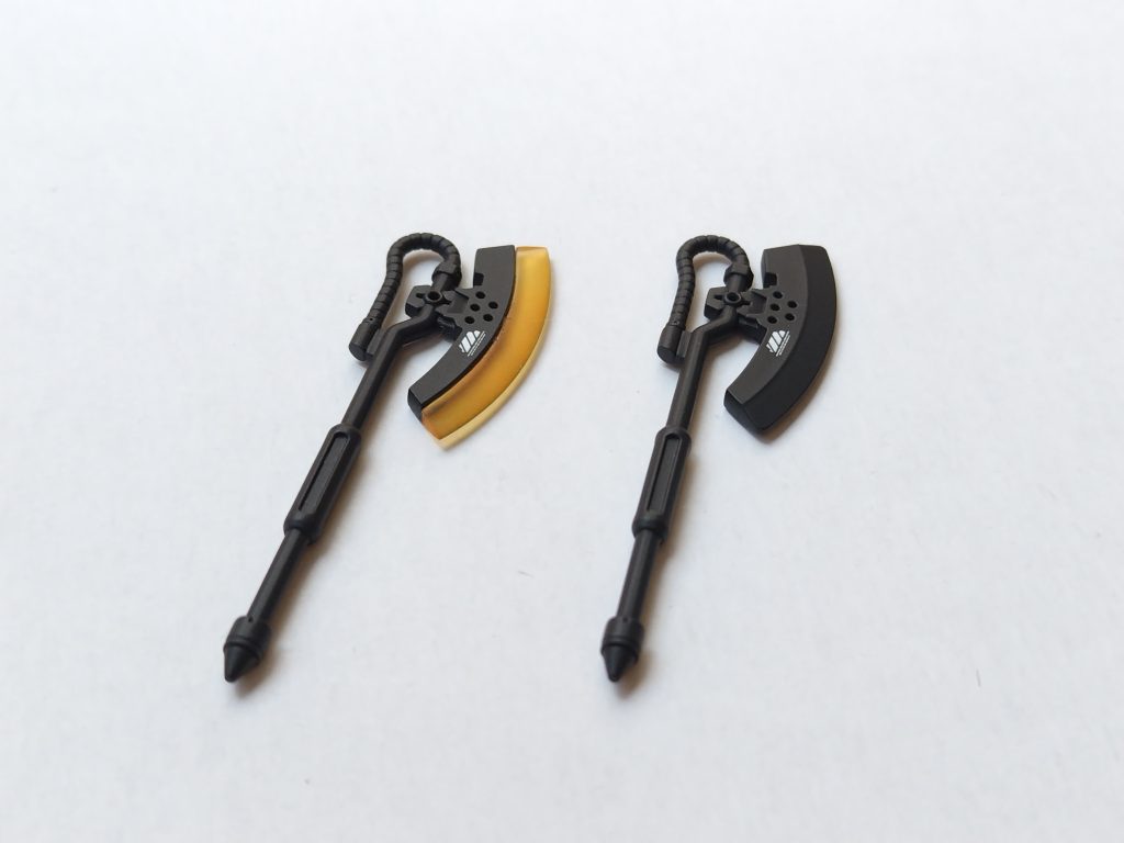 ヒートホークは携帯状態と赤熱状態の2つを用意しました。赤熱状態の刃は透明プラ板からのスクラッチ。今回のこだわりポイントです(gandam-hand2)