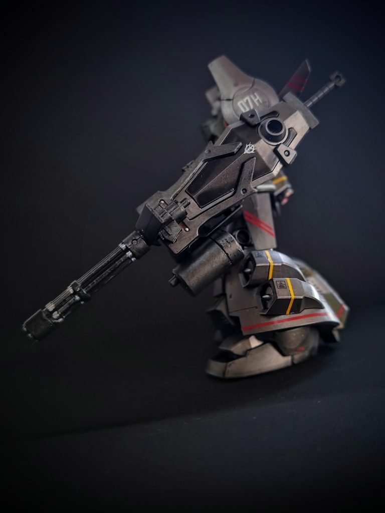 側面カット。肩のナンバリングはガンダムデカールのものを組み合わせて表現しました。