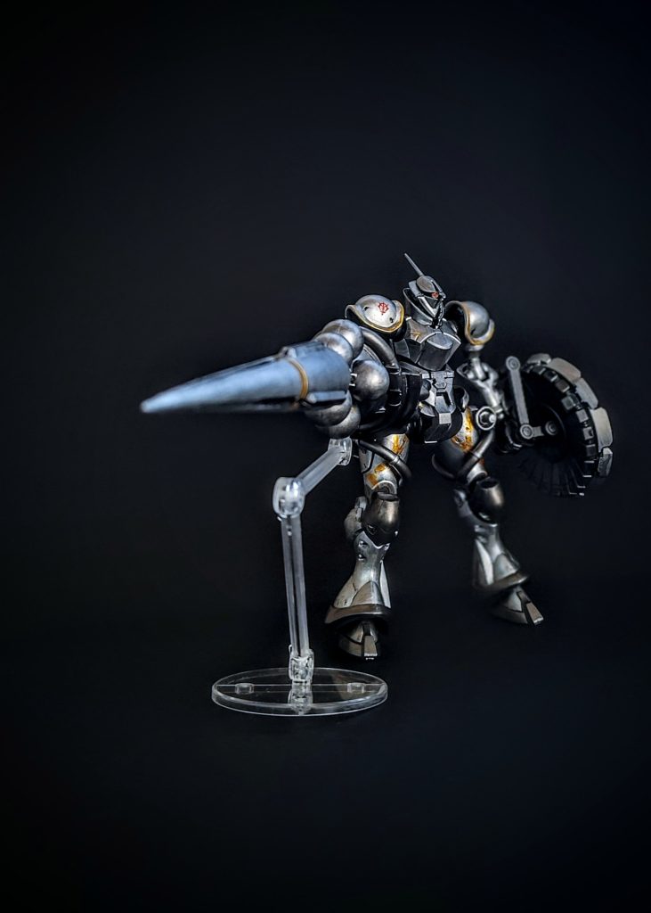 前面カット。金色のラインは塗装で表現しています。