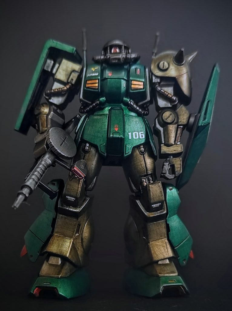 正面カット。立体映えする、迫力があるデザインですね。