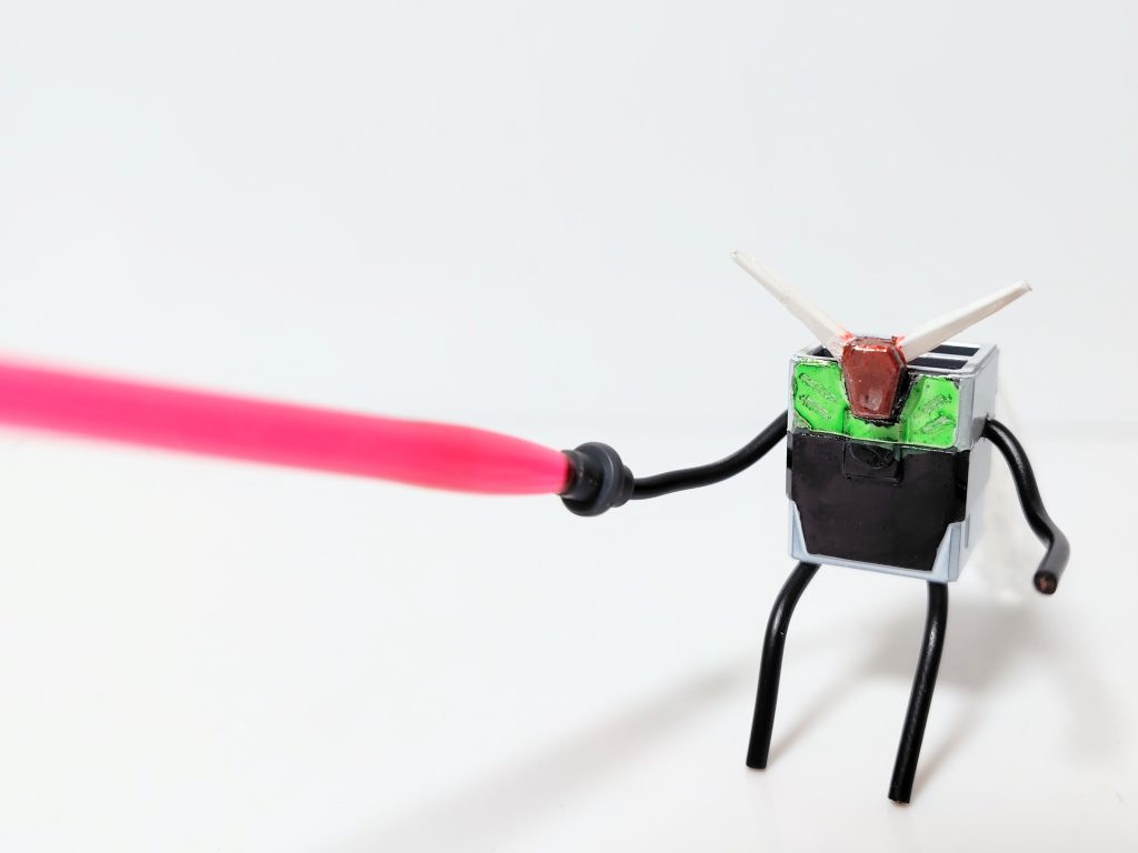 右手からビームが出ます