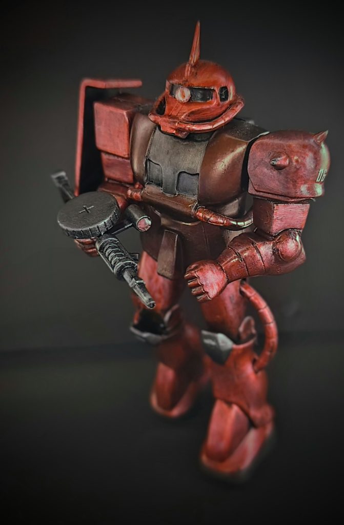 ポーズつけてみました（走れシャアザク？？）。足首動かないで敗けるプラモ狂四郎が思い起こされますww 