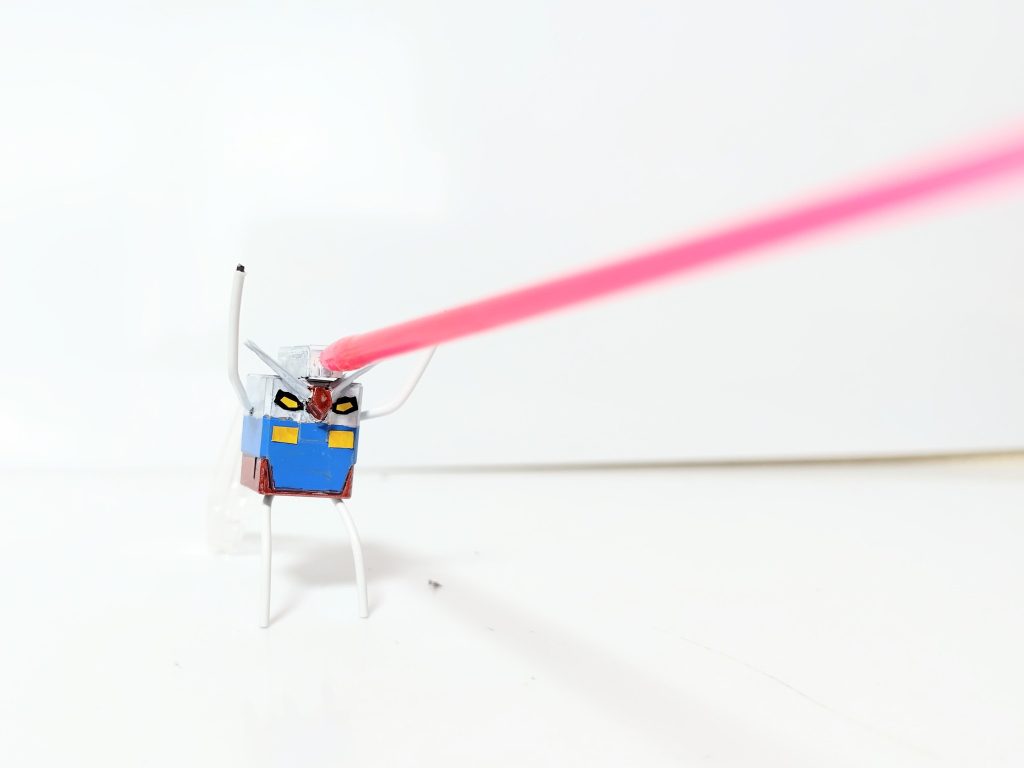 トサカからビームが出ます