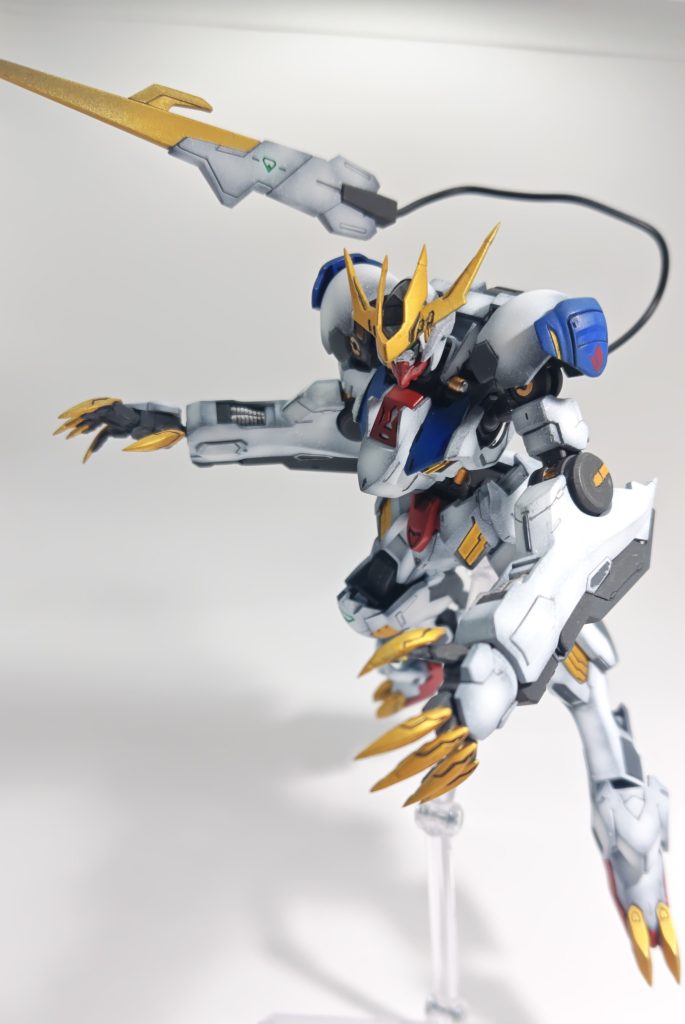 テイルブレード射出、レクスネイルを構え。遠目から見る分には問題ないですが、少しアップにするたけでアンテナとネイルの継ぎ目が丸わかりというお粗末さ、精進します。