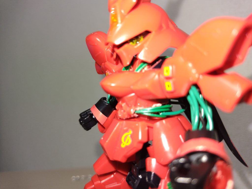 異形感を出すためカメラアイは右2つ左1つ見えにくくて申し訳ないです(zaku-kao9)