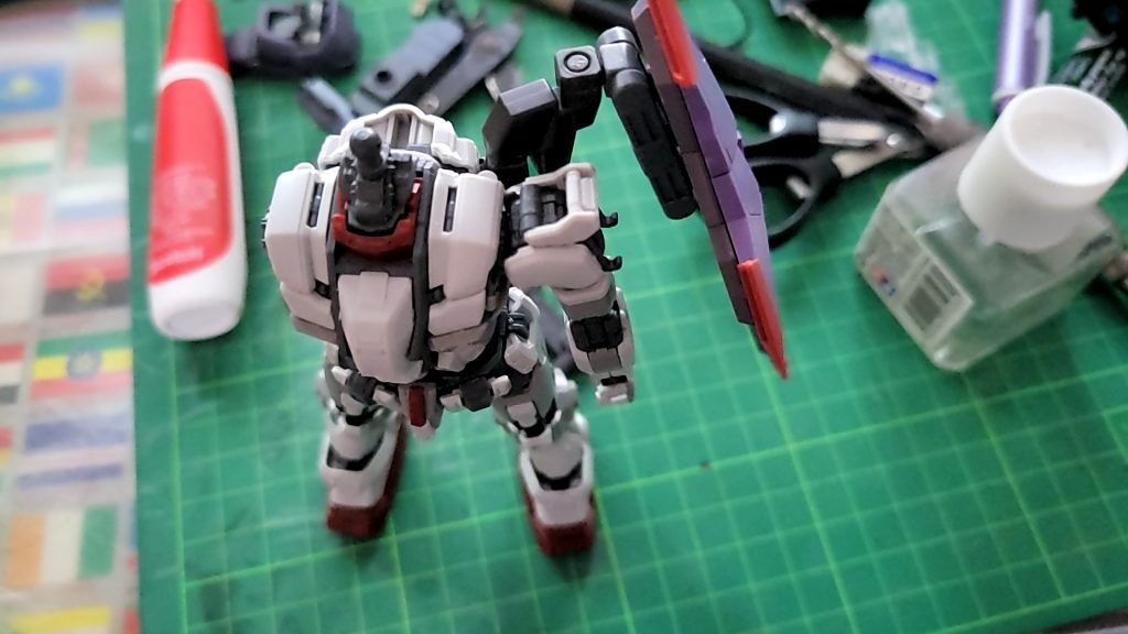 ベギルペンデのシールドをアームでバックパックに取り付け