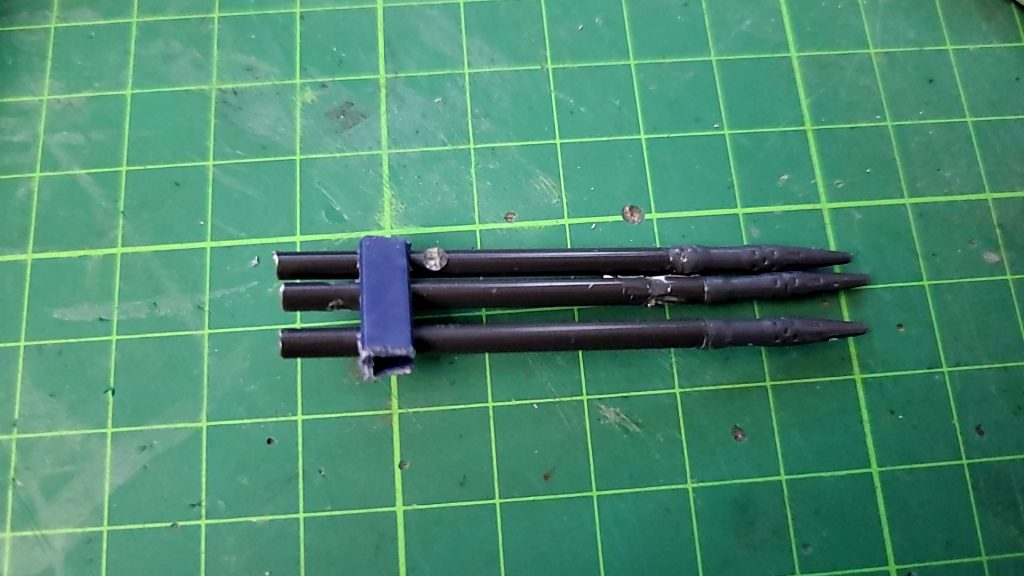 ジャンクパーツから作ったダインスレイブの弾？をサイドスカートに取り付け