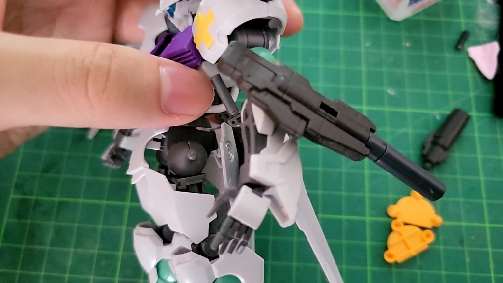 マントの下にオプションセットの武器を改造したものを取り付けダインスレイブという設定