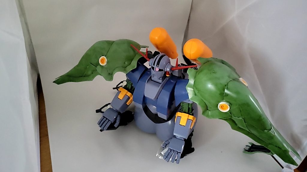 クシャトリヤの羽を左右に取り付け