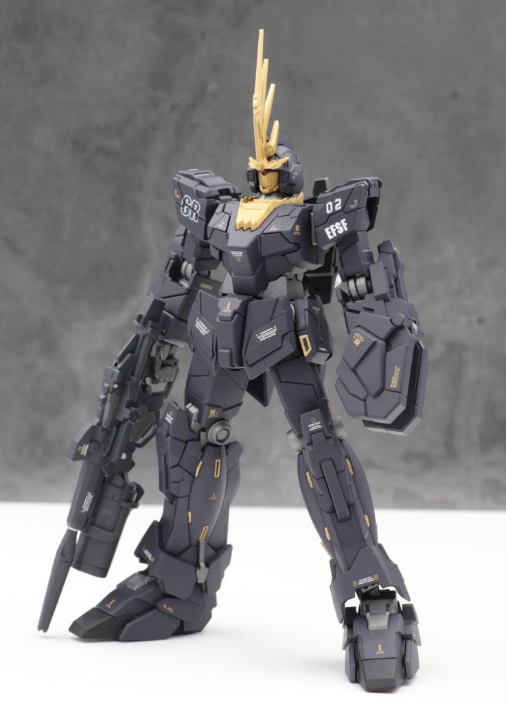 バンシィ本体は角をさらに大型化。アームドアーマーVNは残し、ノルンのビームマグナムを装備。腰に取り付けたままユニットと合体できます。