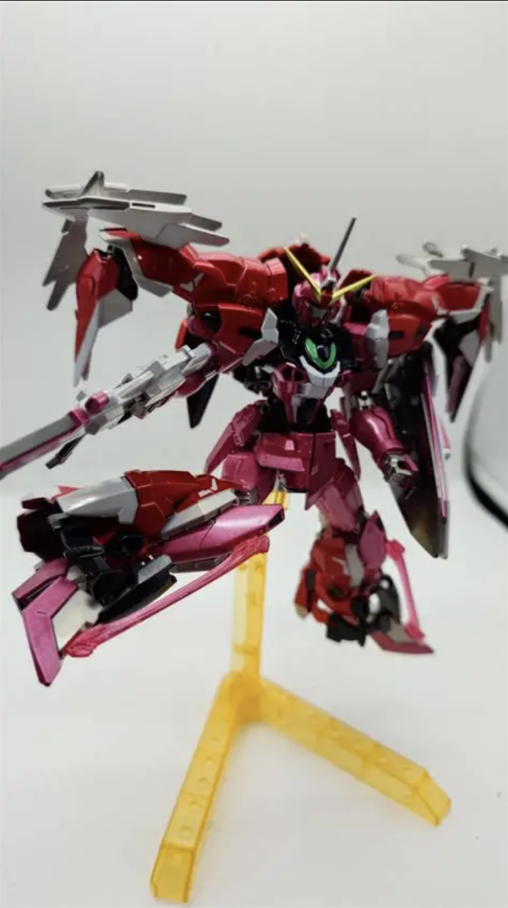 膝アーマーを加工して、ビーム蹴りパーツが嵌るようにしました。