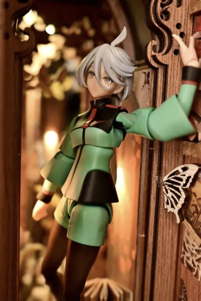 家にミニチュアハウスがあったので、それを背景に撮影。サイズ感もちょうど良くピッタリでした!