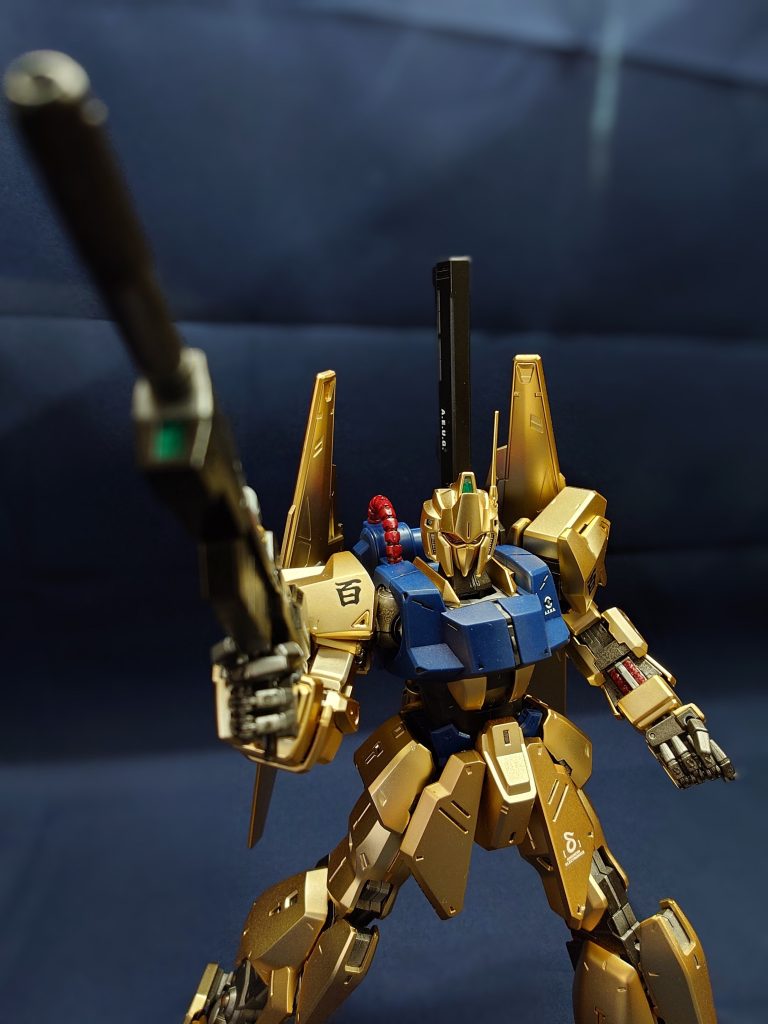 なので、ほとんど手は加えずランナー段階で内部フレームをパーツごとにシルバー、鉄黒、ガンメタでスプレー吹いてから素組、フレームはメッキなので激落ちくんせず少し墨入れ、金と銀をペンでちょい足し、デカールも最小限にして、仕上げにトップコート(半光沢)を吹いただけです