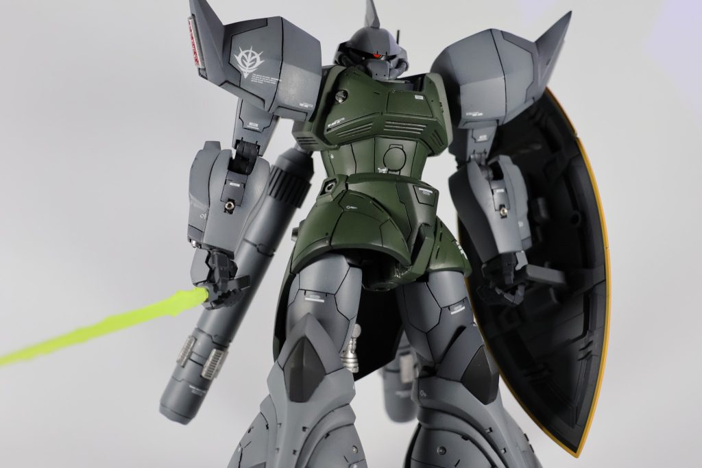 ビームサーベルぅぅ。ほら、シールドはちゃんとグリップしてますよｗ