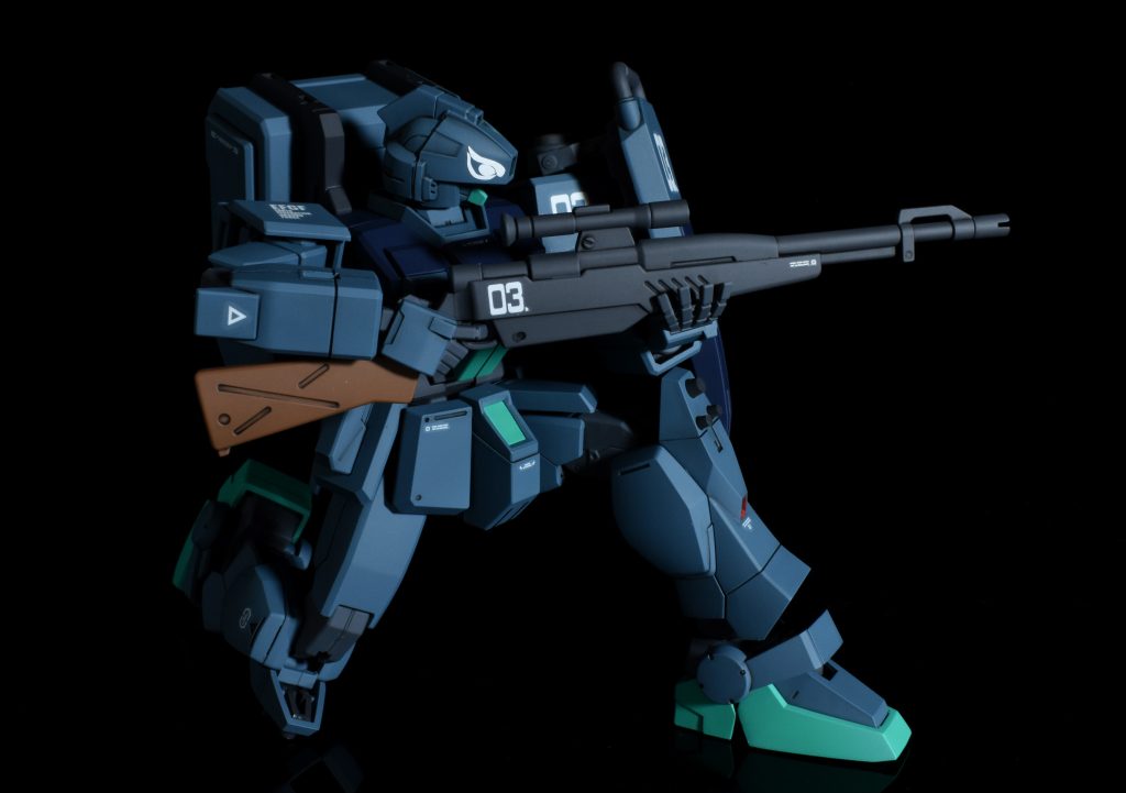狙撃ポーズその2元々、陸戦型ガンダムが180mmキャノンでのポージングを意識して作られているので、自然な狙撃姿勢がとれますね!
