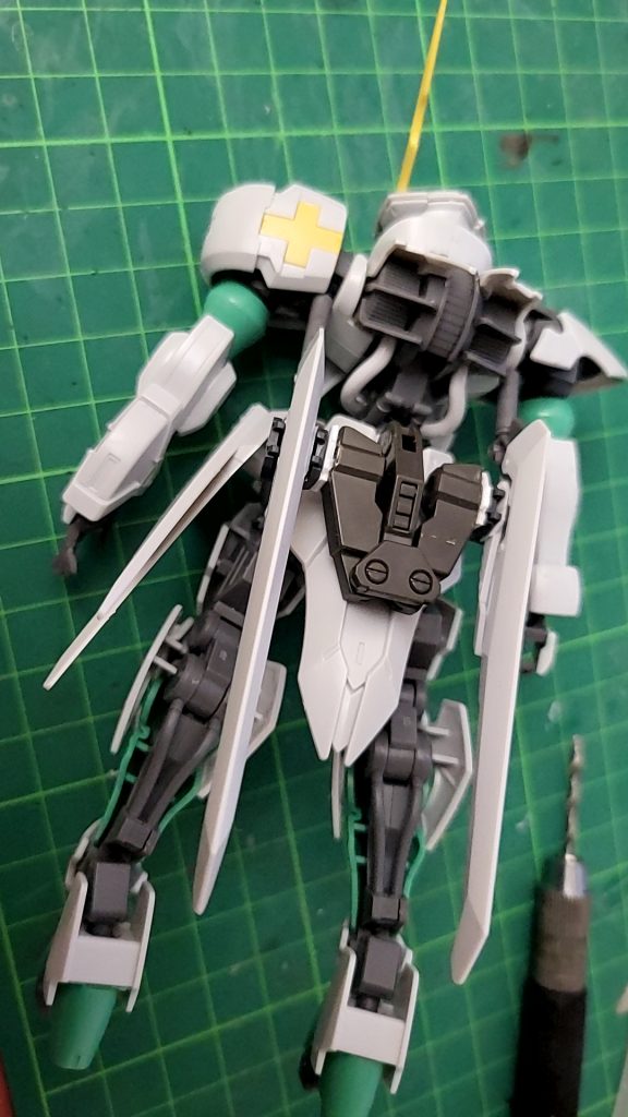 オルトリンデの武器はバエルのジョイントなどを使いリアスカートにマウント