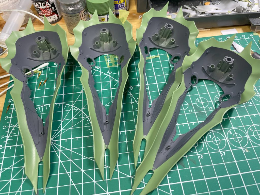 内側はざっくりマスキングしてエナメル塗装後にふき取り