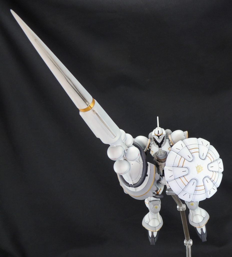 金色のデカールは「ガンダムデカールDX」を使用しました。シールド中央のジオン公国章、二の腕、ヒザの金色部分です。