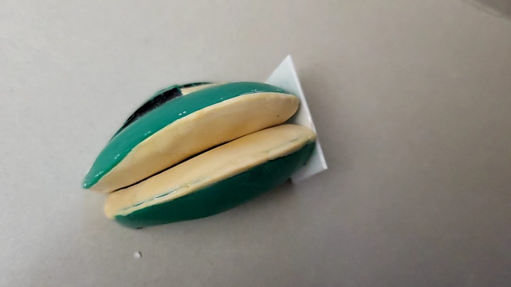 ビグザムのパーツにパテを盛り