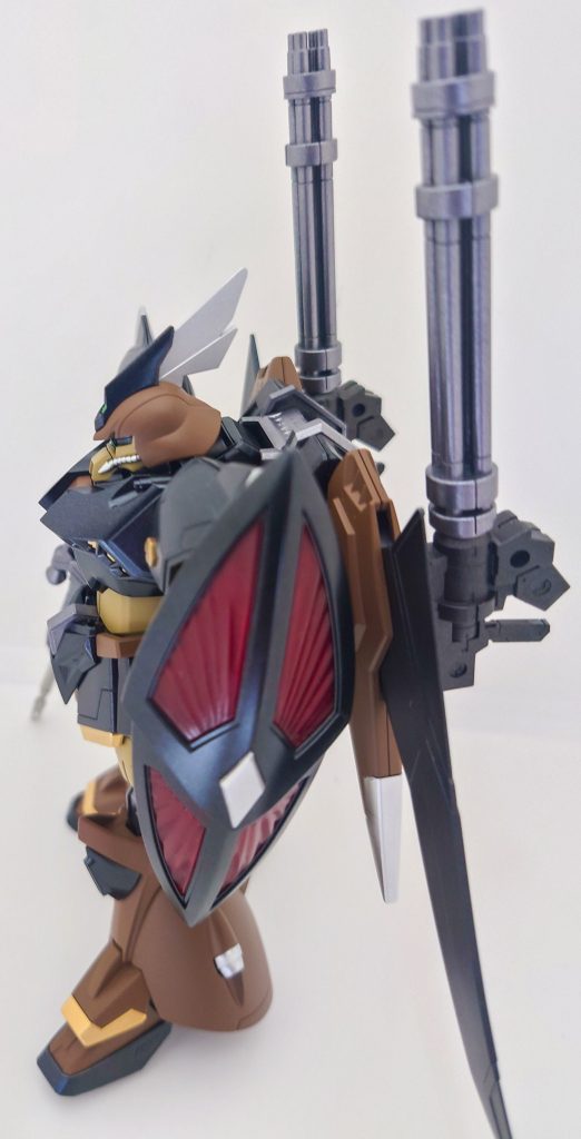 背面のバックパックには、着脱式のガトリング砲をセットしております。