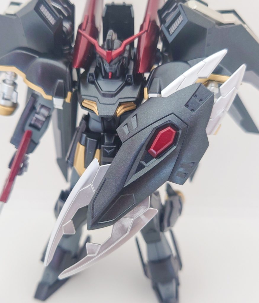 武器その1:ロック・シールド スヴァローグ両端部に大小のクローを装備するシールド。