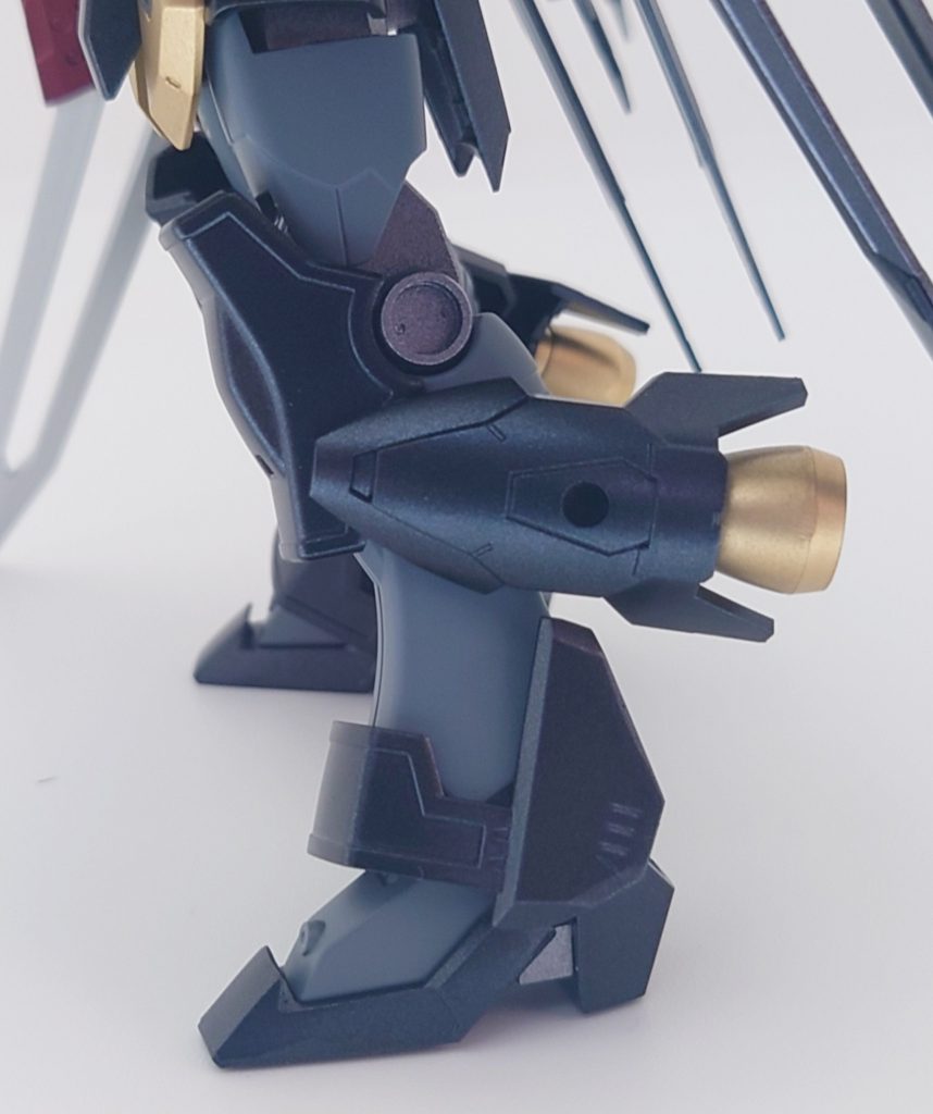 両脚部には追加ブースターを取り付けてみました。