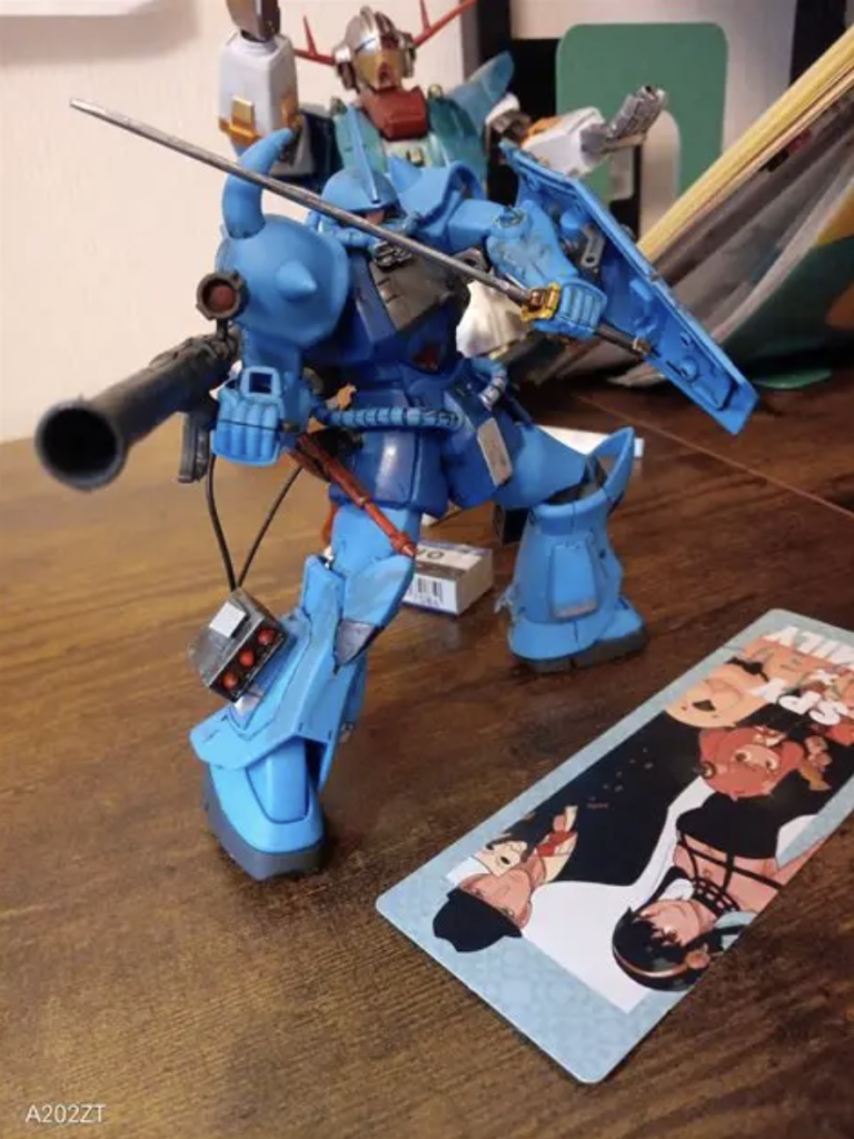 この持ち方のグフカッコいいですね。ランバ・ラルさんならこの持ち方やりそうかも……