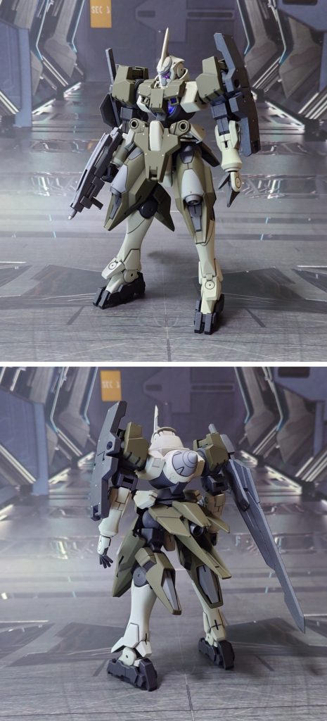 ストライカージンクス、軽装状態での前後ろ。肉抜き穴埋めはバックパック基部、GNディスチャージャー後ろ側に実施。合わせ目消しは、頭部、胸部フレーム、肩関節フレーム、上腕、前腕、腰部フレーム、太腿フレーム、脛、足首、バックパック、ディフェンスロッド、GNスマートガンの銃口付近のパイプ、GNバスターソード、ジンクス用のライフル2種、ティルトローターパックに実施。