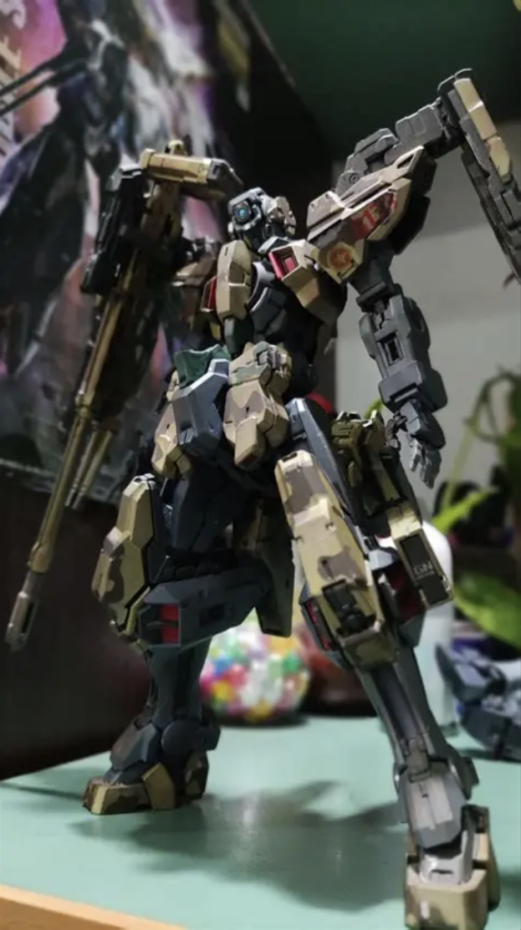 ホビー・サーチというサイトでこのイメージを見つけた。それで、ガンプラを決める必要がある。戦闘機のモチーフに基づいて、エクリプス・ガンダムを決めたが、ガンプラを買う時、何とかでデュナメスを買ってしまった。それで、今日の作品があった。