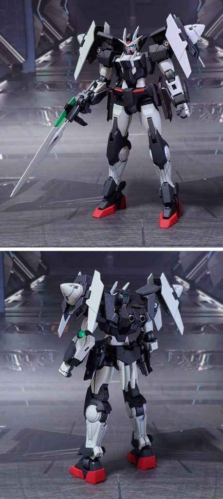 ダブルオーウィルバーの前後ろ。工作は、ゲート痕再処理(瞬間接着剤による抉れ補修含む)、エッジ尖らせ、パーティングライン・段ズレ・ヒケの対処、穴あけ、面出し、肉抜き穴埋め、合わせ目消し、市販パーツの貼り付け・埋め込みを実施。肉抜き穴埋めは首関節ポリキャップ裏、前腕の肘パッド裏、腰サイドアーマー裏側、足の爪先裏、GNドライヴ支持アーム、GNダイバーソード鍔の裏、バイクのマフラー裏、タイヤ接続ジョイントに実施。合わせ目消しは胸部、前腕、股関節(太腿側)、膝関節、GNソードⅡ、バイク側の各所に実施。他、フェイス、顎部分を下から少し削ってバランス調整を実施。