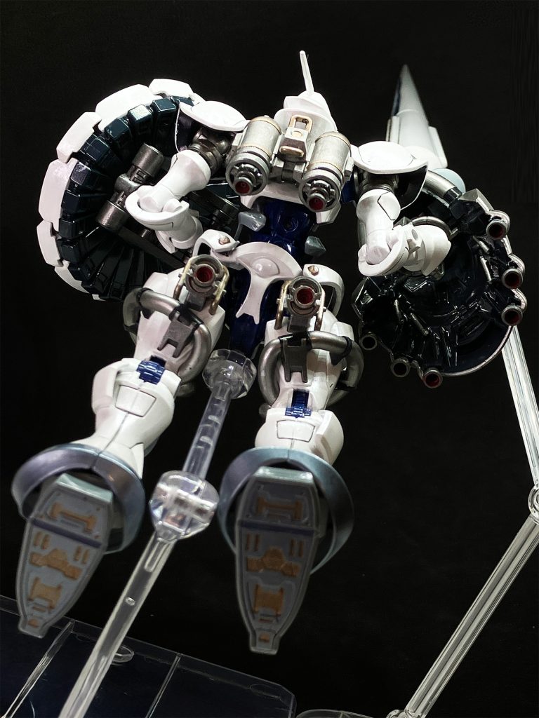 そしてこの背面。密度の高さたるや。バーニアは足の裏ではなく、背中と太もも裏に配置。メンテナンスもしやすそう。