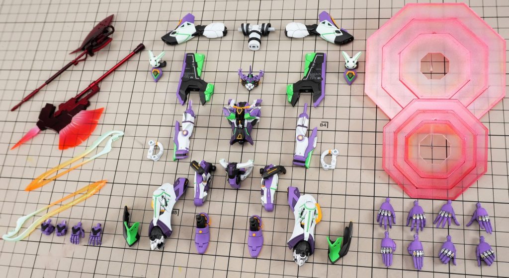 組み立て前の儀式です最後にガンプラを作ってたのかどうなのかよくわからない制作でしたただ自身のやりたかった改造やアイデアは詰め込めたのと新しい手法を幾つか挑戦出来たので制作は凄く楽しかったです次回は、より精度を気にしながら制作に励みたいと思います。最後まで閲覧ありがとうございました！