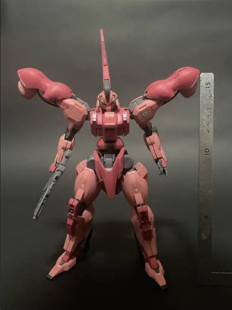 正面ゴトラタンが全長15.7mなので大体1/100ぐらいのサイズ感になってます。ただ、機体データを調べてもどこを頂点として計測すればいいか謎なんですよね。トサカを含むかどうかで結構サイズ感変わってきますよね?