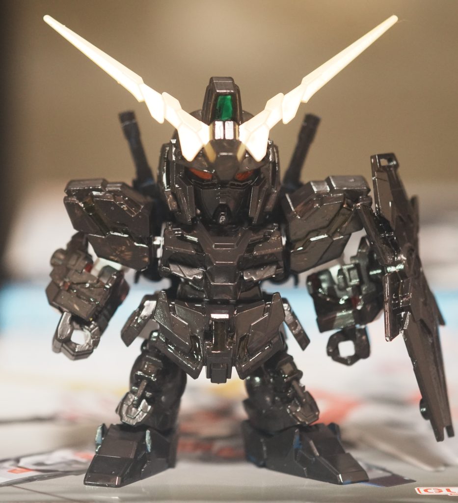 全身真っ黒のユニコーンガンダムです。