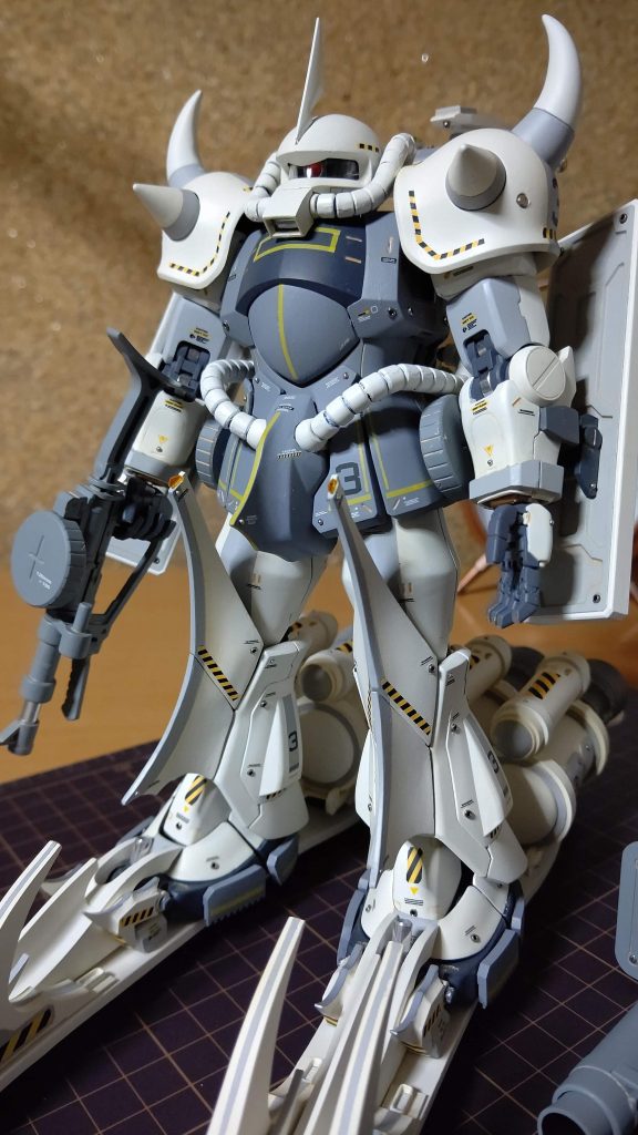 本体はこんな感じです。ホワイト基調で、好きな色です。ファレホのオフホワイトで塗りました。これもエアブラシで塗っているはずです。