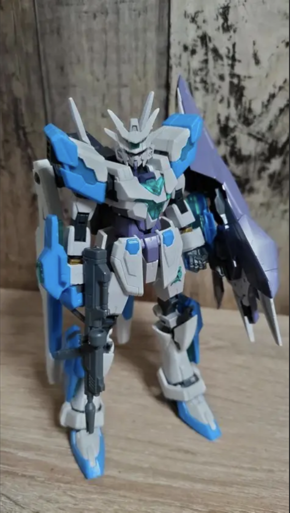 制作途中だったガンプラが完成しました！　　なんとなくで作ったのでなんとなくの完成度です。