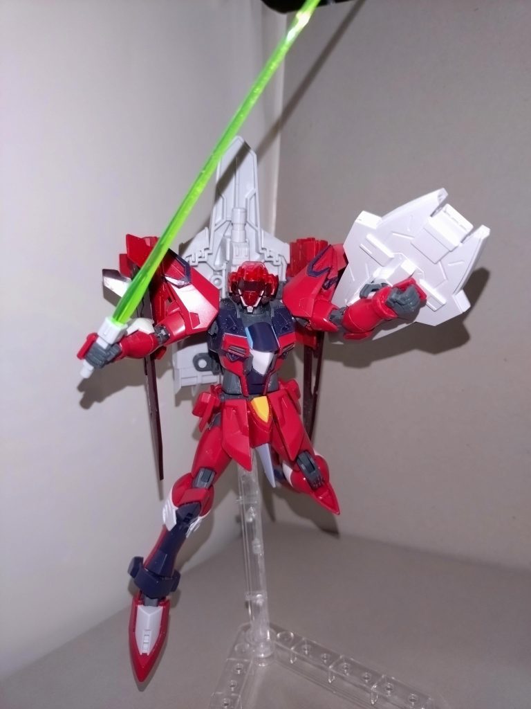 ビームサーベル腰部に1本のみ装備する。