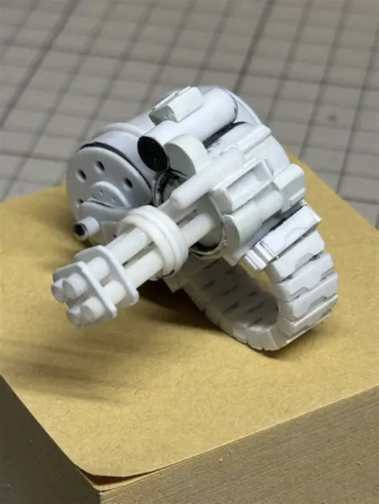 ウエポン輸送追従システムもフルスクラッチ致しました。ヅダのオリジナルバズーカマシンガン✖️2対艦ライフル✖️2デミバーディングのライフルベルガギロスのランスを輸送できバリヤ機能、燃料補給、MSの輸送を可能にした無人兵器になります。よろしくお願いします。
