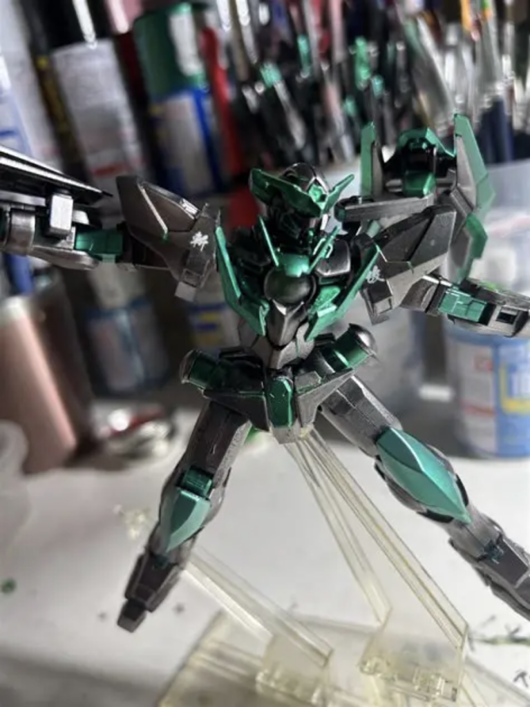 一応肩に斬と改のデカールを貼ってみました。最近思ったんですけど、デカール貼るだけで情報量増えるからすごいっすね、だんだんデカールうまくはれてる気がするから、今後はどんどん使っていきますw