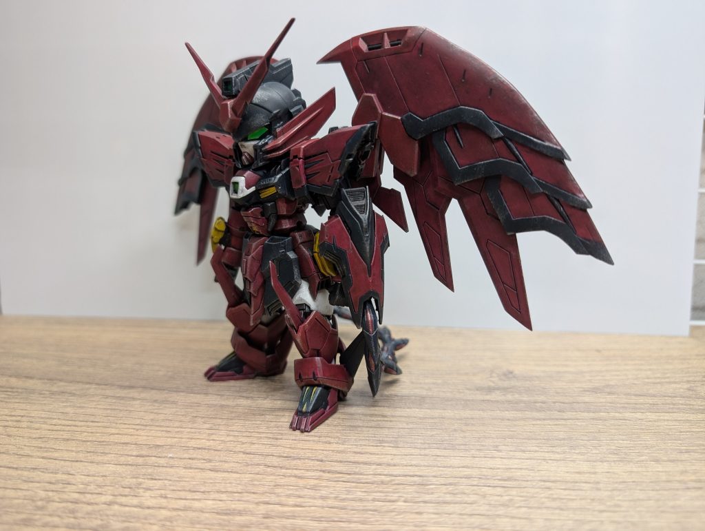 全体を筋彫り、初めてのサーフェイサーを吹いて水性アクリジョンで全塗装。そこから筆むら誤魔化し効くかなと思いウェザリングカラーでフィルタリング、エッジ部分にドライブラシしてみました。