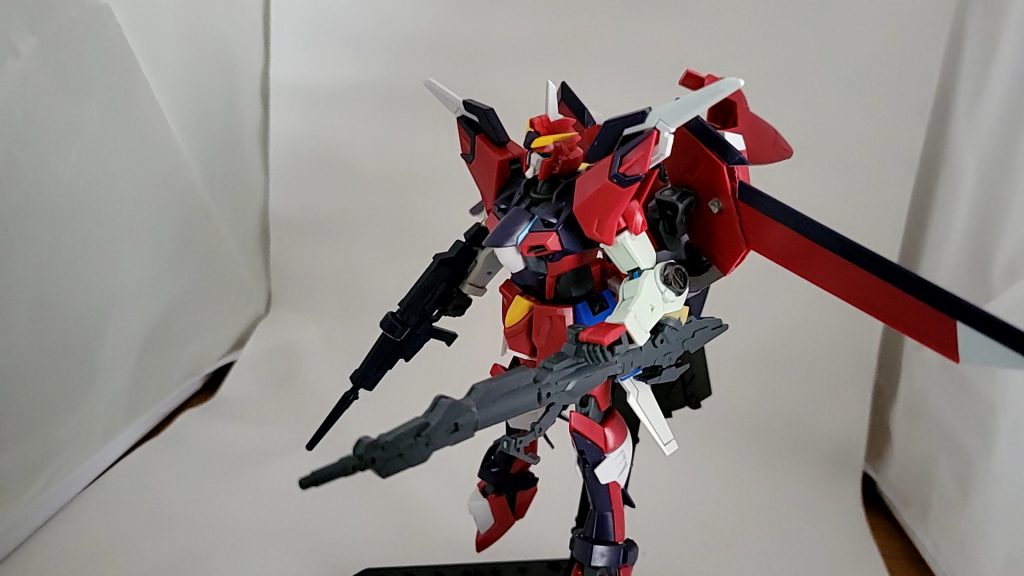 30MMのライフルはアームで左手まで届くように右手にはペイルライダーのライフル肩にブーメランを装備