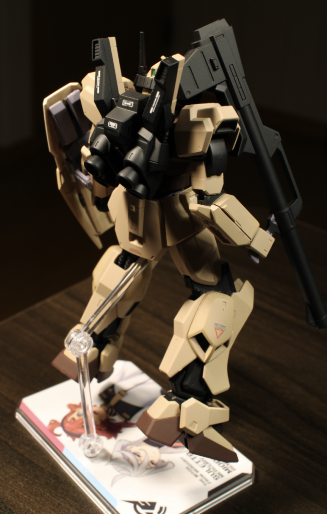 近くで見ると、けっこう黒くなってますね。