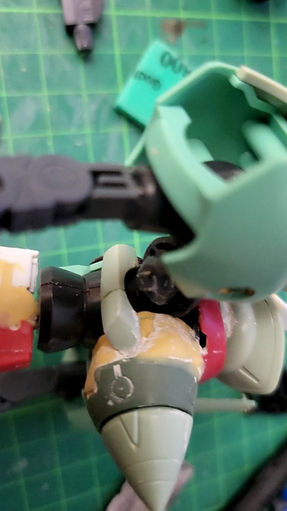 背中にジンクス系のGNドライヴ