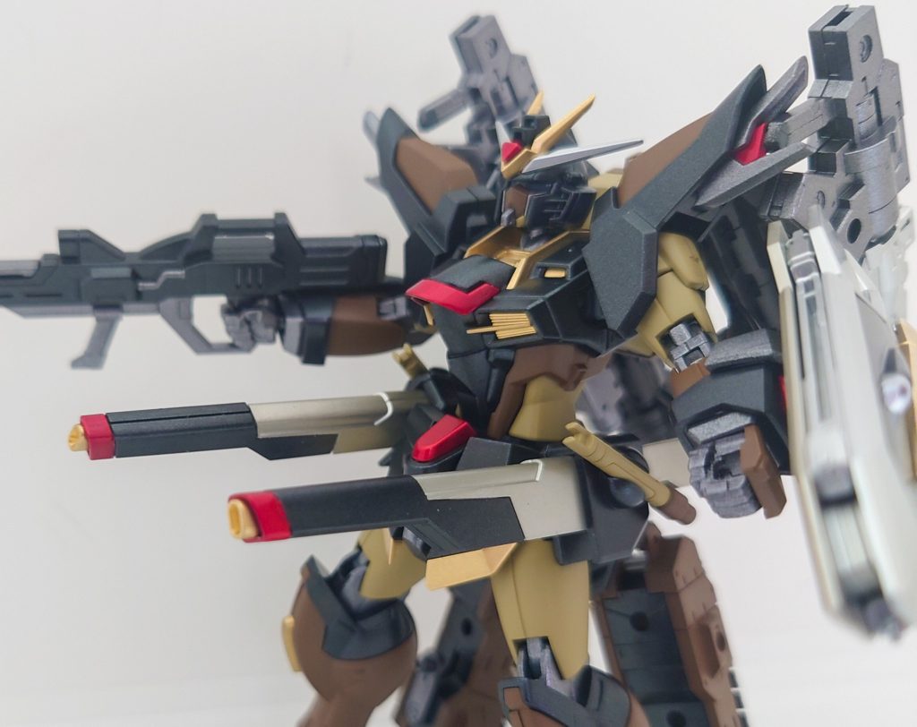 武装その3:ヴァイパー3 レールガン両腰に装備されたレール砲で、使用時に二つ折りになった砲身が展開する。