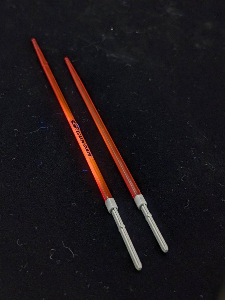 蛍光レッド塗装後、シール貼ってもキレイに発色しました