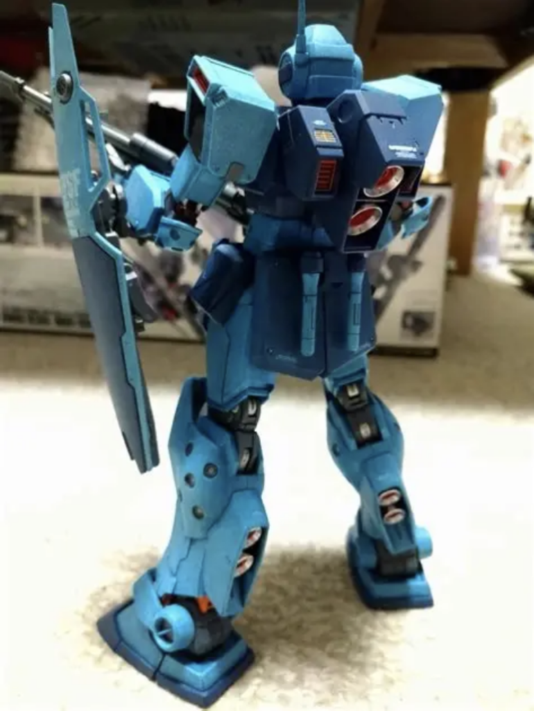 分解してフレームやワンポイントを塗装して、汚し？陰影をつけて組み立てました。