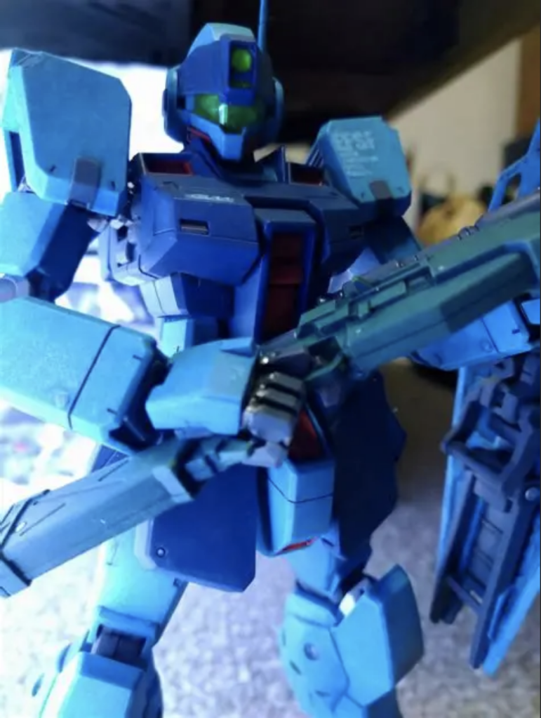 青白いひかりでパシャリ。次はジェガンかな～？？