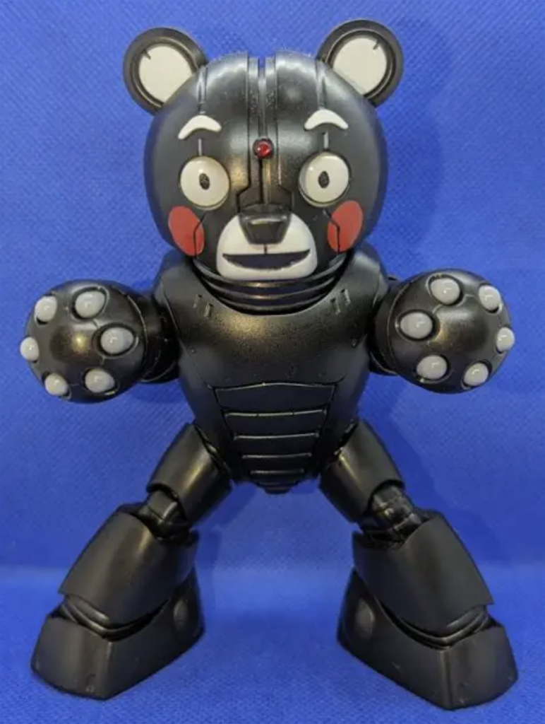 頭部は「目」のパーツを交換。何を使ったか憶えてませんが、大きく平滑になるようにしてます。眉毛はプラ板を切り出して貼ってます。鼻が少々角張っていたので丸みをつけました。「口」は顎部を埋めて段差を掘って再現しました。ホッペタの赤い円は日本軍の日の丸のデカールです。