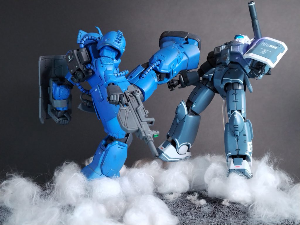 「いいぞぉ!! 本当のMSの実力を、見せつけてやれぇ!!」青いMSは、ランバ・ラルが乗る MS-04 ブグガンキャノンは、本当は101の隊長機なんですが、101隊長機は当時の映画上映時に販売されていたものらしく、プレミア価格になっており、通常のORIGIN版ガンキャノン(最初期型)を使用しています。