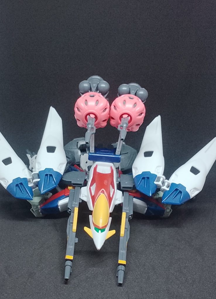 フルアーマーを解除することで変形も可能。